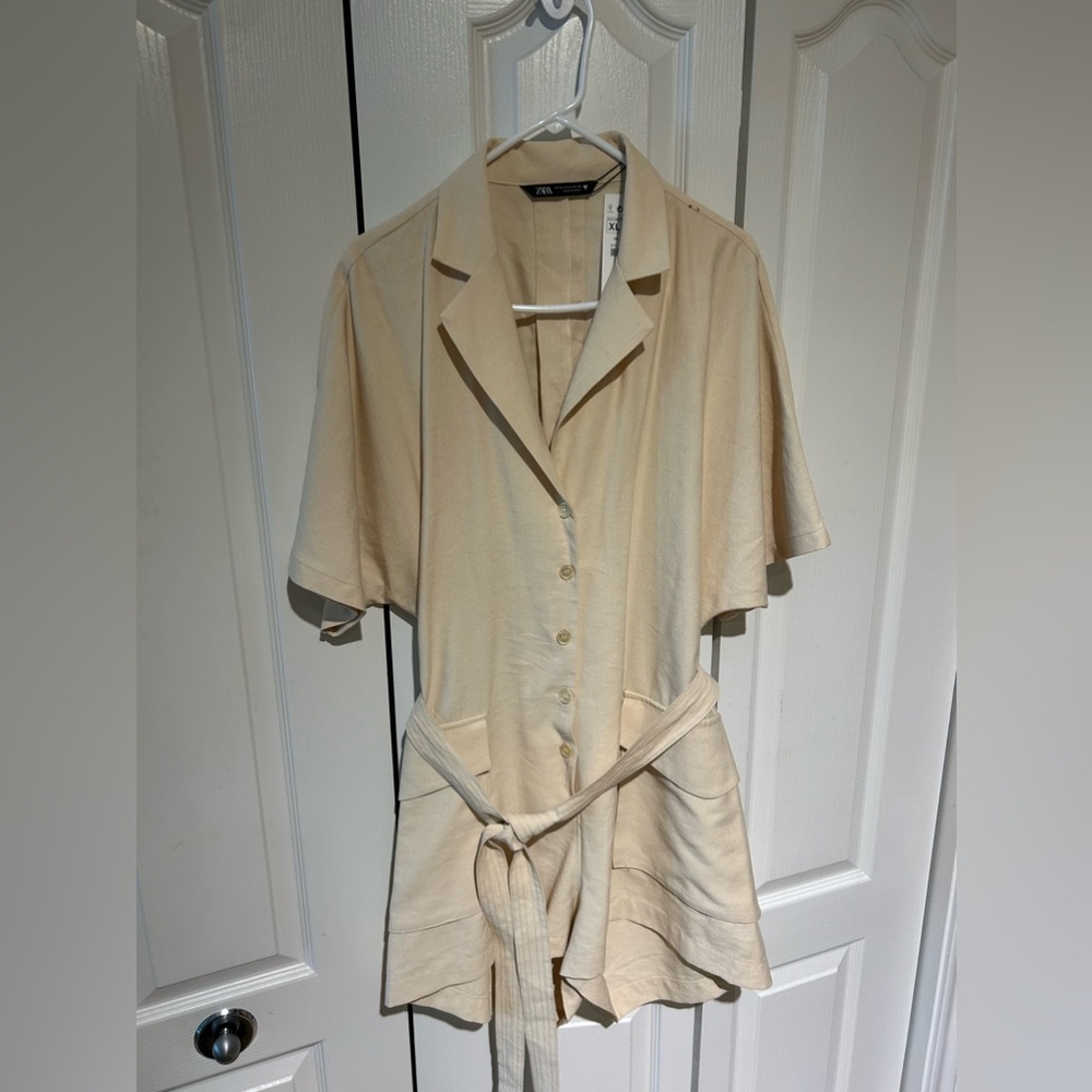 Brand new never worn with tags CUTE. Zara back out romper